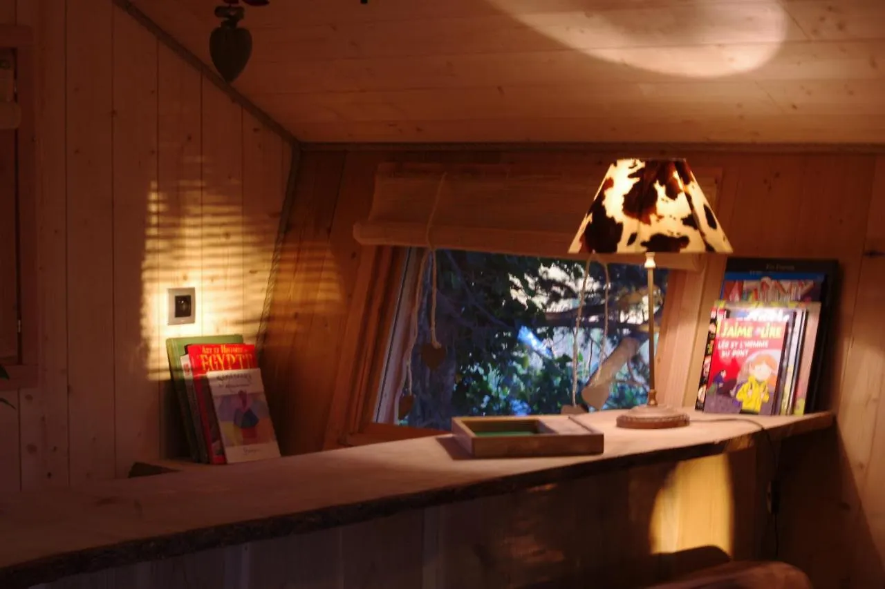 Domaine Des Grands Cedres Bed and Breakfast Cordelle