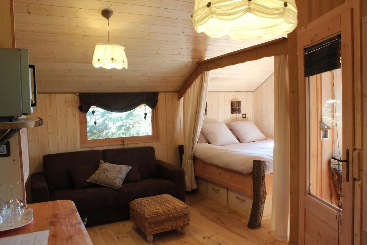 Domaine Des Grands Cedres - Maison D'Hotes Guest House Cordelle France